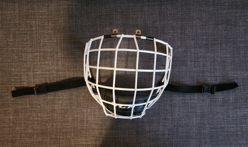 Used Medium White CCM FM580 Full Cage