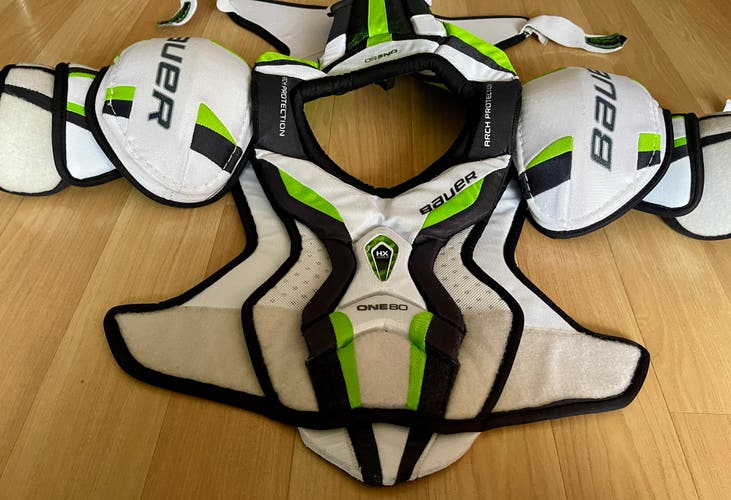 Bauer Supreme One 80 shoulder pads size Senior Small