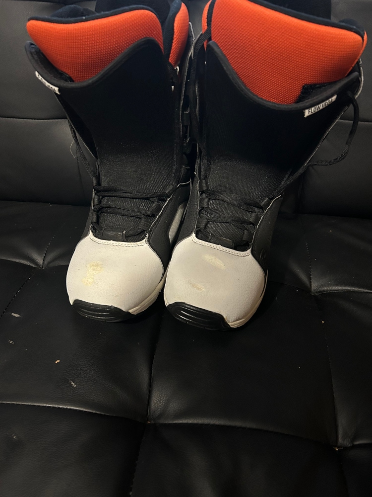 Used Size 7.0 (Women's 8.0) Flow Snowboard Boots