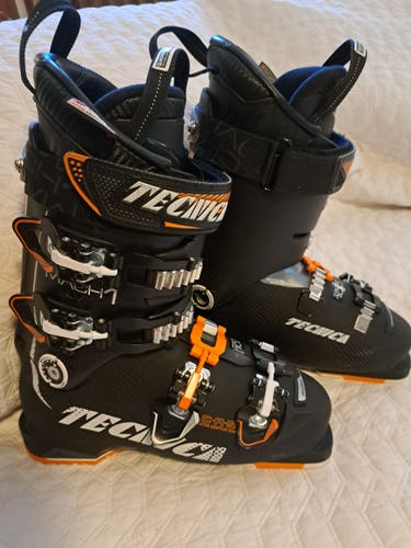 Technica Mach 1 LV 295 mm length ski boots
