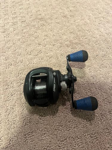 Lews Carbon Fire Baitcaster for Sale in Etna, OH - OfferUp