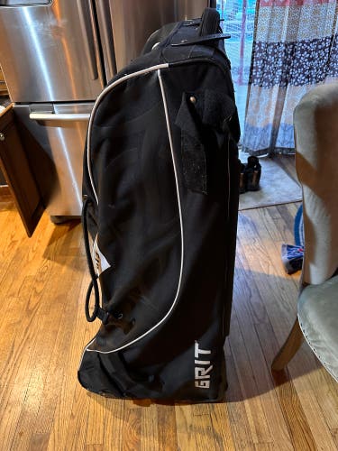 GRIT GT3 Sumo Tower Goalie bag