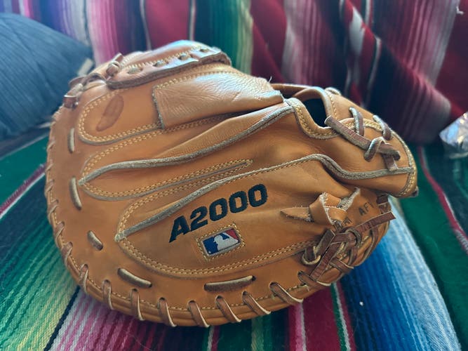 Wilson A2000 catchers mitt