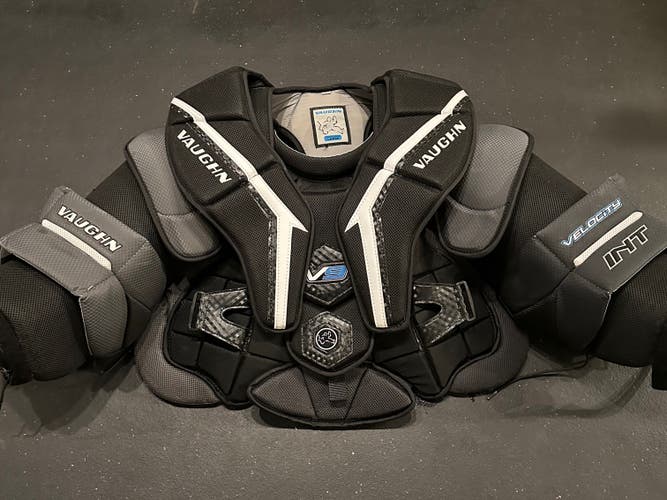 Vaughn Velocity V9 Int Large Goalie Chest Protector Used