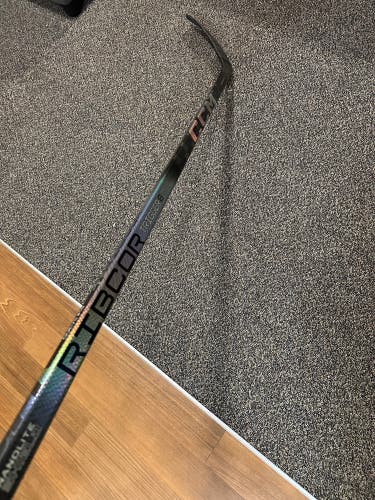 Senior Right Handed P28 Pro Stock JetSpeed FT6 Pro Hockey Stick