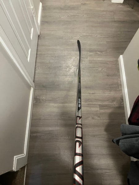 Used Right Handed P28 Vapor Hyperlite 2 Hockey Stick