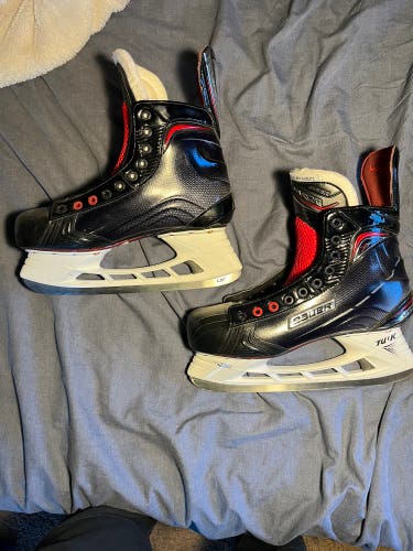 New Bauer Extra Wide Width  9.5 Hockey Skates