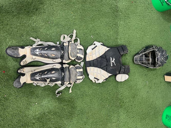 Mizuno youth catchers gear