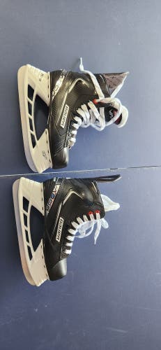Used Bauer Vapor X3.5 Hockey Skates Regular Width Size 5