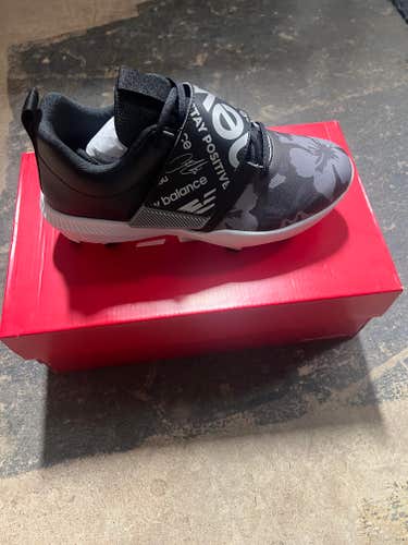 NB Youth Black Lindor cleat