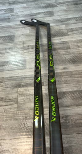 NEW! 2 PACK- 2x 77 Flex Left Hand P28 Ag5nt Hockey Sticks