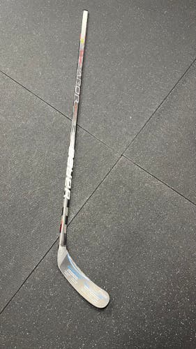 Senior New Left Hand Bauer Vapor Hyperlite Hockey Stick P92M