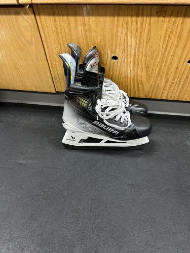 Senior Bauer Vapor hyp2rlite hockey skates