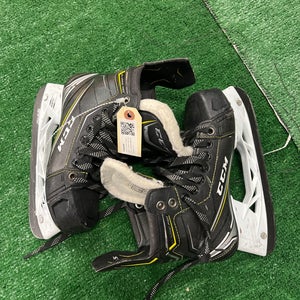 Used Junior CCM Tacks Classic Pro Hockey Skates D&R (Regular) 3.0