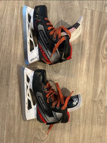 Junior Used Bauer Vapor X2.7 Hockey Goalie Skates Regular Width Size 1.5
