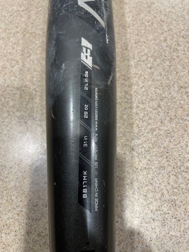 Used BBCOR Certified 2017 Easton Composite Mako Bat (-3) 28 oz 31"