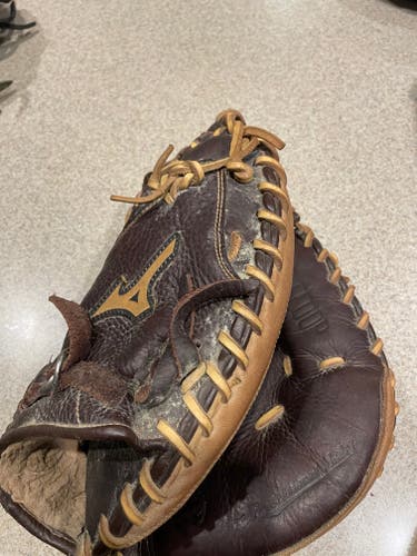 Used 2015 Mizuno Right Hand Throw Catcher's GXC Baseball Glove