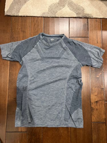 Men’s Large Alo Workout Shirt