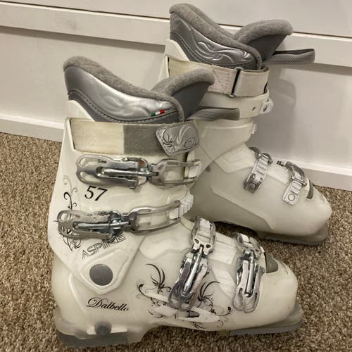 Dalbello Aspire 57 Women’s Ski Boots 8.5 / 25.5 Mondo