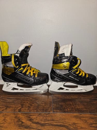Junior Bauer Supreme 3S Hockey Skates 1.5