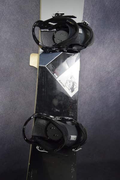 BURTON T6 SNOWBOARD SIZE 159 CM WITH BOTHAUS LARGE BINDINGS