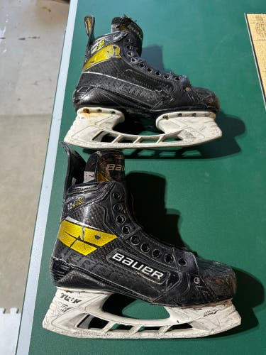 Senior Bauer Regular Width   7 Supreme UltraSonic Hockey Skates