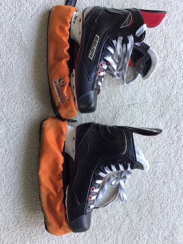 Intermediate Bauer Regular Width Size 4.5 Vapor X500 Hockey Skates