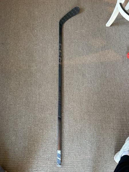 Senior Right Handed P29 FT Ghost Hockey Stick