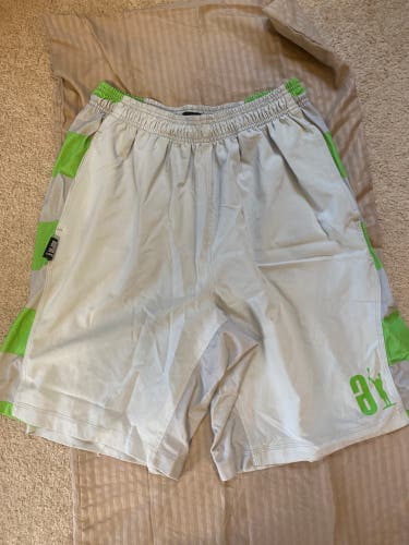 Mens Adrenaline Shorts - Size large (pockets)