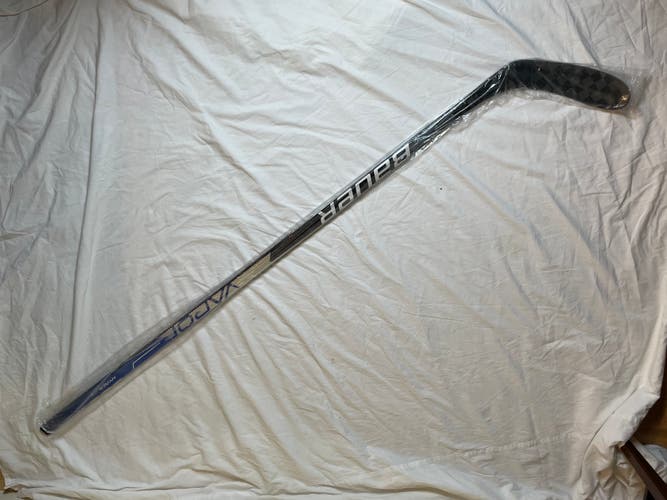 Bauer VAPOR HYPERLITE Hockey Stick | 77 Flex P28 Curve | Senior Right Hand