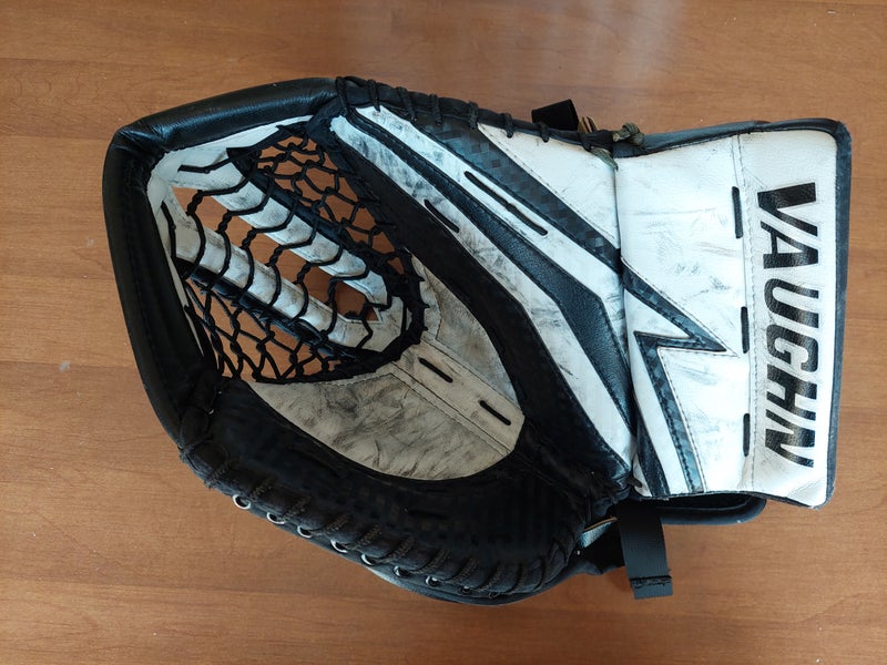 Full Right Vaughn V9 Pro Carbon Glove Senior with Int Palm Catcher Goalie