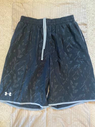 Black Used Men's Nike Shorts - Size Large (pockets)