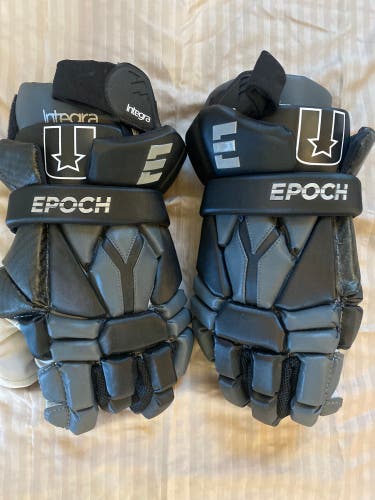 Universal/Epoch 13" Black Integra Lacrosse Gloves