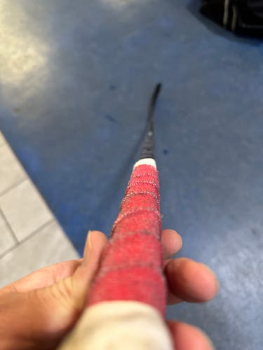 Bauer VAPOR HYPERLITE 2 Hockey Stick | 65 Flex P28 Curve | Senior Right Hand