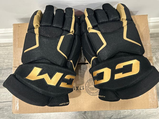 Brand New with tag CCM Tacks AS 580 hockey gloves -14”