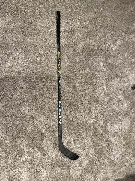 Junior Right Handed P28 Super Tacks AS-V PRO Hockey Stick