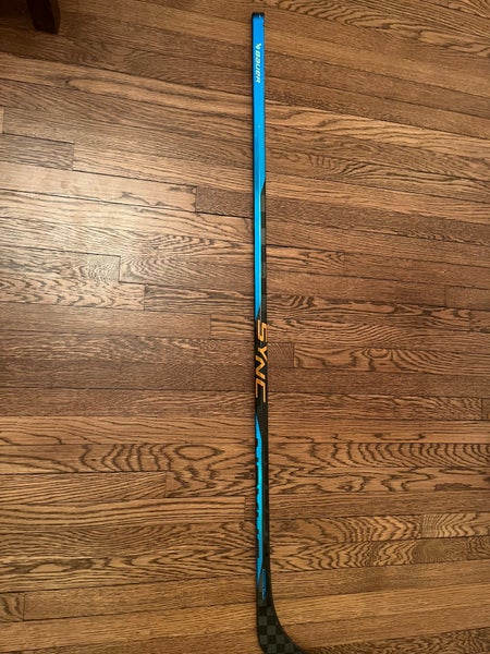 Intermediate Right Handed P28 Nexus Sync Hockey Stick