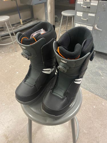 Men's Size 11.5 (Women's 12.5) Thirty Two Medium Flex Lashed Double Boa Snowboard Boots