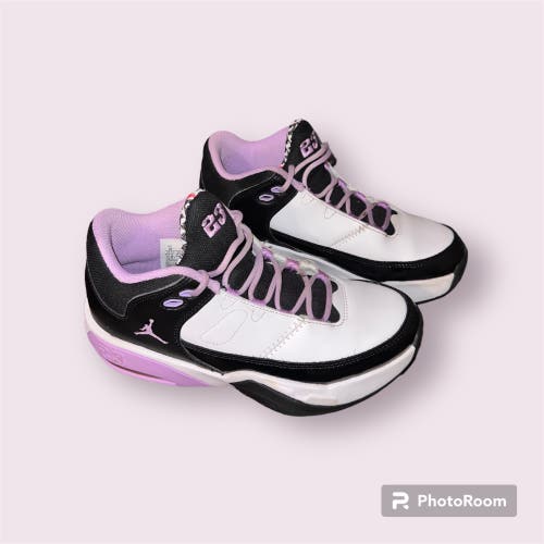 Jordan Girls Max Aura 3 GS basketball shoes/sneakers. Black, Purple & White. 4Y