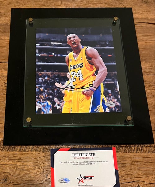 Kobe Bryant Photo Autogragh with COA