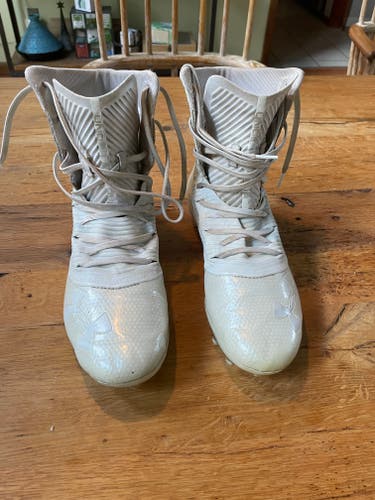 Under Armour Highlight :: High Top Men's Size 9.5 (Women's 10.5) Molded Cleats Used - White