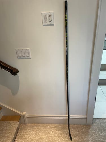 New Senior Bauer Right Handed Ag5nt Hockey Stick P28