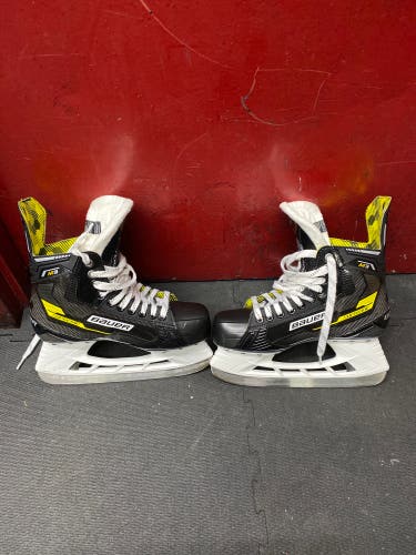 Senior Bauer Extra Wide Width  Size 6 Supreme M3 Hockey Skates