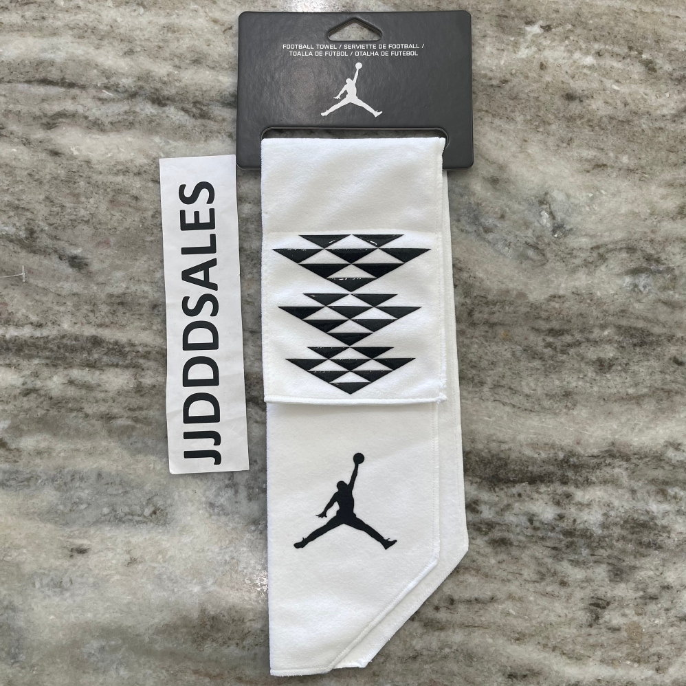 Nike Air Jordan Team Issue Adult Unisex Football Towel White Black AC4118-101