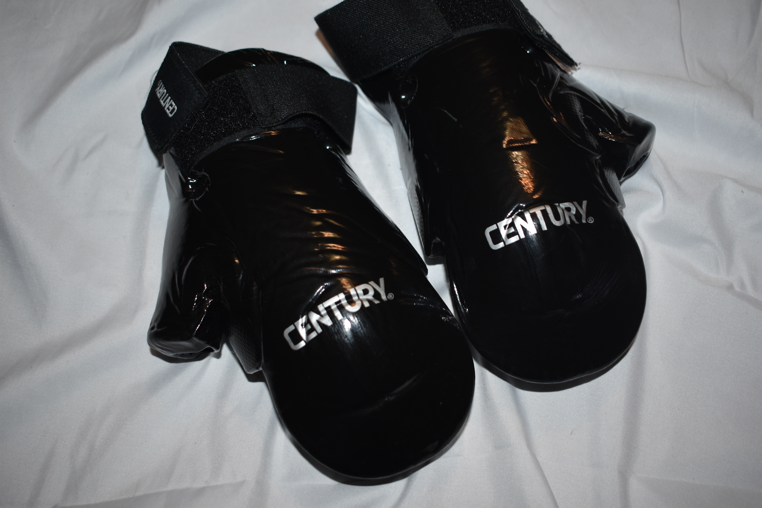 Century Martial Arts Sparring Hand Pads, Black, Youth - New Condition!