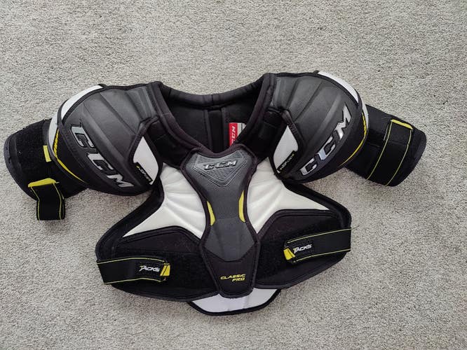 CCM Tacks Classic Pro Shoulder Pads Junior Large