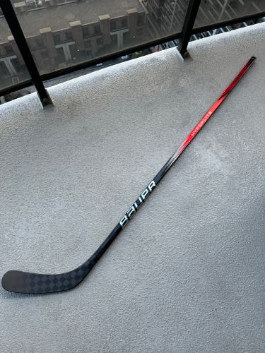 Senior Right Handed P92  Vapor Hyp2rlite Hockey Stick