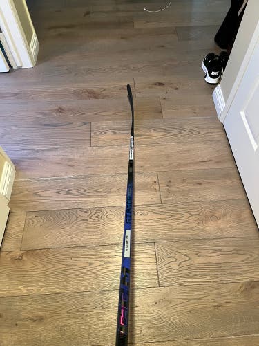 NEW CCM RIBCORE TRIGGER 8 70 FLEX P29 RIGHT HANDED HOCKEY STICK