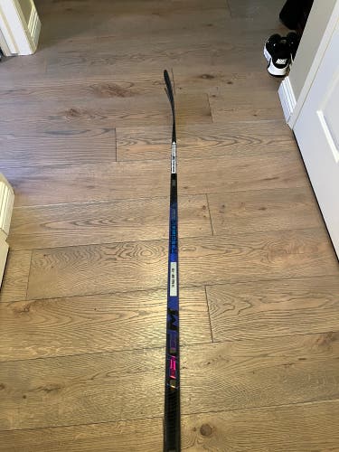 NEW CCM RIBCORE TRIGGER 8 75 FLEX P29 RIGHT HANDED HOCKEY STICK