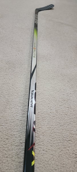 New Senior Bauer Right Handed Vapor Hyperlite 2 Hockey Stick P88